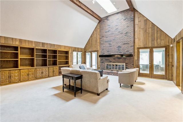 10052 Hemlock Drive, Overland Park, KS 66212