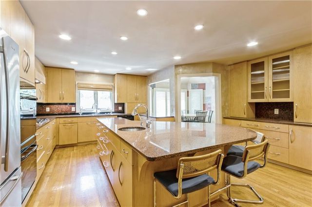 10052 Hemlock Drive, Overland Park, KS 66212