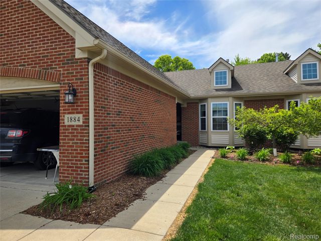 1884 Egret Pointe, Genoa Township, MI 48843
