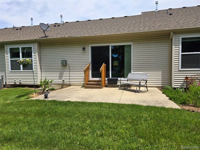 1884 Egret Pointe, Genoa Township, MI 48843