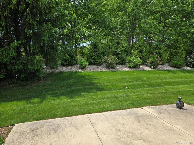 1884 Egret Pointe, Genoa Township, MI 48843