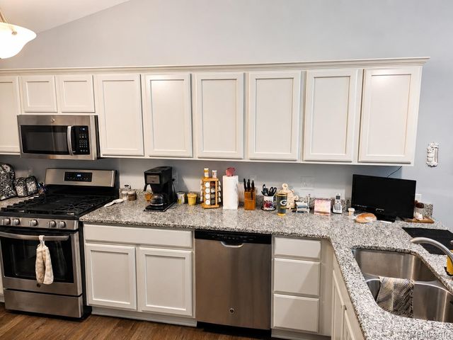 1884 Egret Pointe, Genoa Township, MI 48843