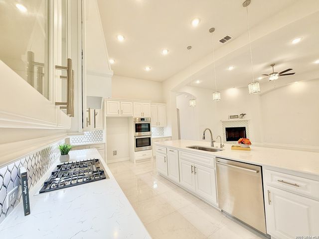 4051 WOOD CRK, San Antonio, TX 78257