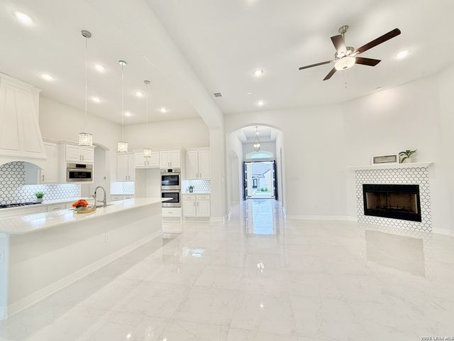 4051 WOOD CRK, San Antonio, TX 78257