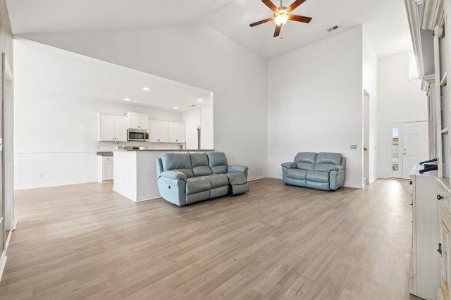 608 Chiswick Dr., Conway, SC 29526