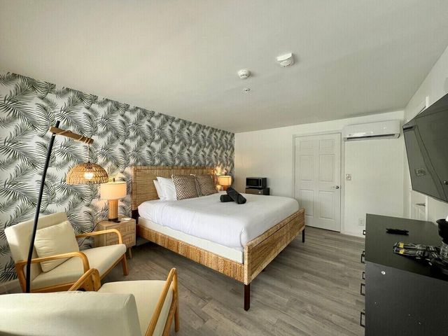 1020 N Riverside Drive, Pompano Beach, FL 33062