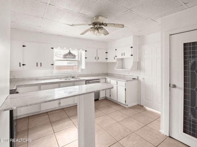 317 Aden St, Paris, TN 38242