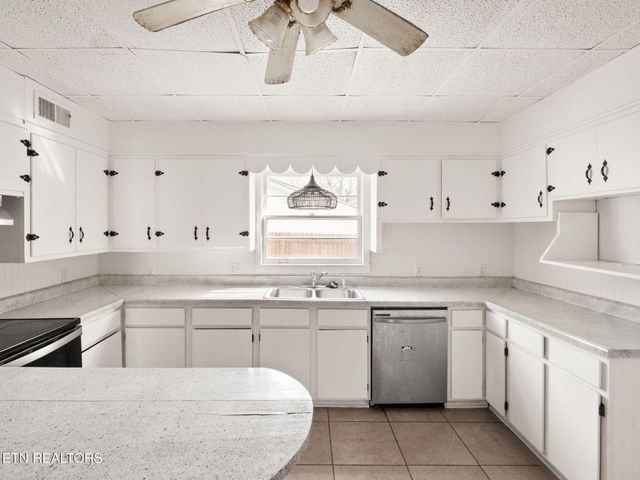 317 Aden St, Paris, TN 38242