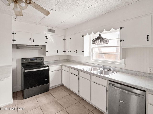 317 Aden St, Paris, TN 38242