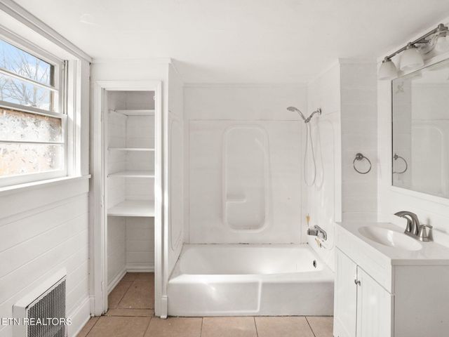 317 Aden St, Paris, TN 38242