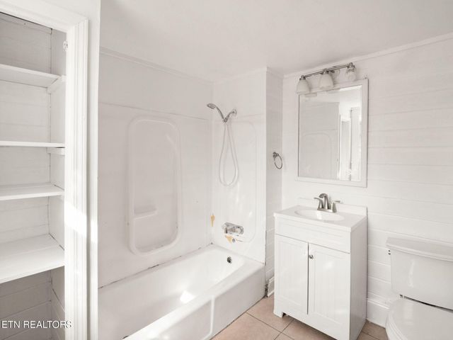 317 Aden St, Paris, TN 38242