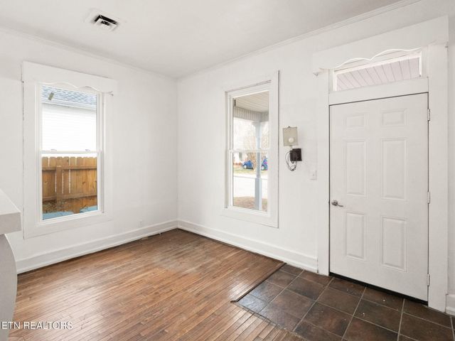 317 Aden St, Paris, TN 38242