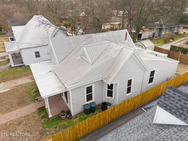 317 Aden St, Paris, TN 38242