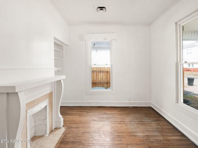 317 Aden St, Paris, TN 38242