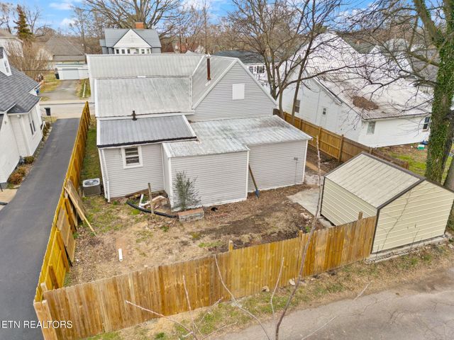 317 Aden St, Paris, TN 38242