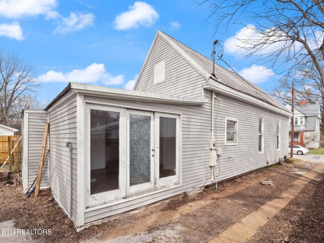 317 Aden St, Paris, TN 38242