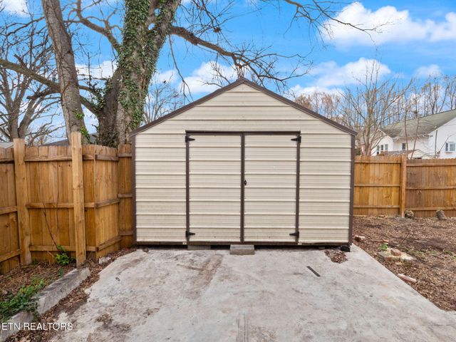 317 Aden St, Paris, TN 38242