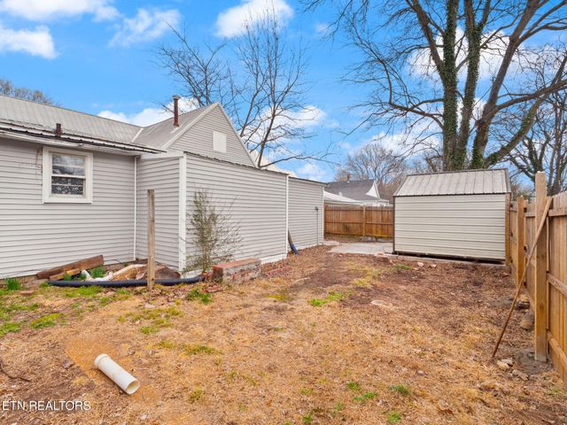 317 Aden St, Paris, TN 38242