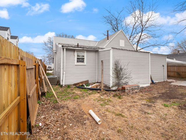 317 Aden St, Paris, TN 38242