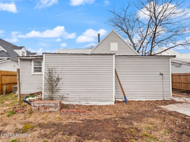 317 Aden St, Paris, TN 38242