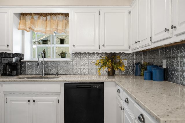 208 Rolling Hills Lane, Farmersville, TX 75442