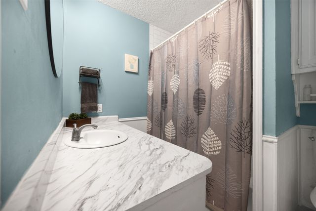 208 Rolling Hills Lane, Farmersville, TX 75442