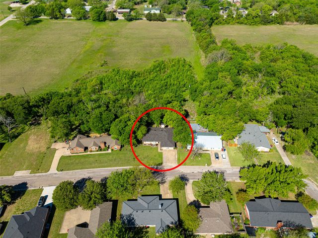 208 Rolling Hills Lane, Farmersville, TX 75442