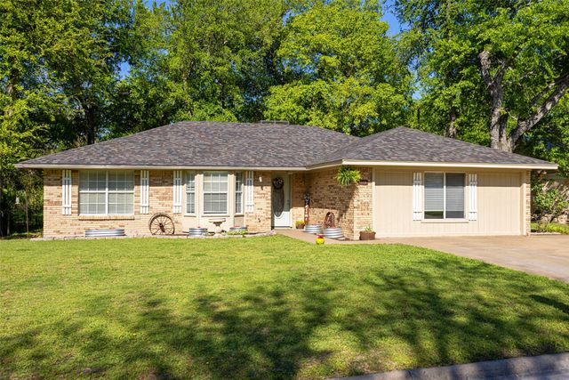 208 Rolling Hills Lane, Farmersville, TX 75442