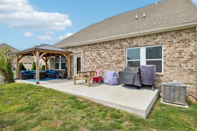 702 Omaha Dr, Gallatin, TN 37066