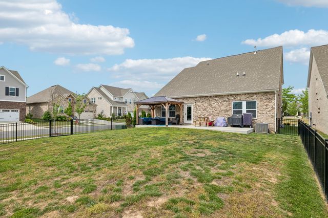 702 Omaha Dr, Gallatin, TN 37066