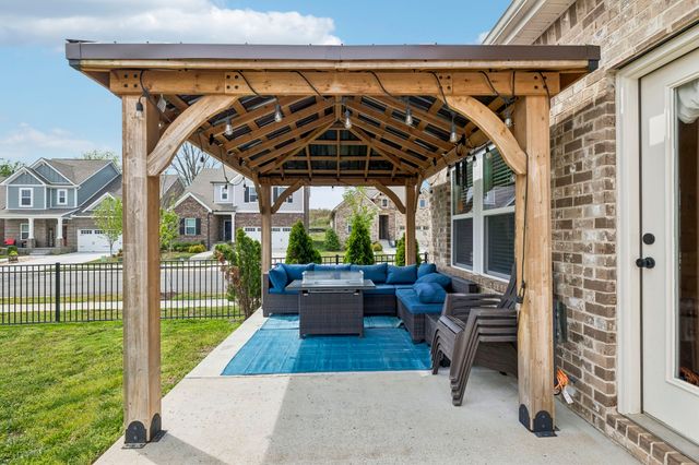 702 Omaha Dr, Gallatin, TN 37066