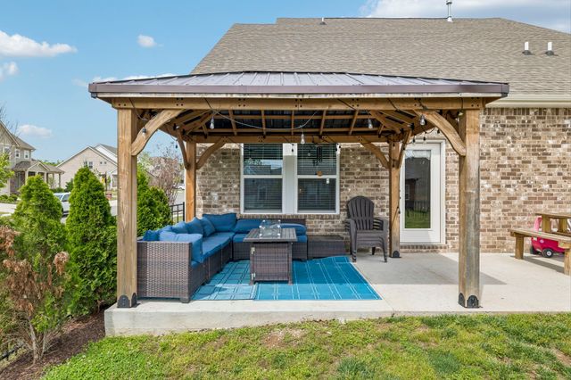 702 Omaha Dr, Gallatin, TN 37066