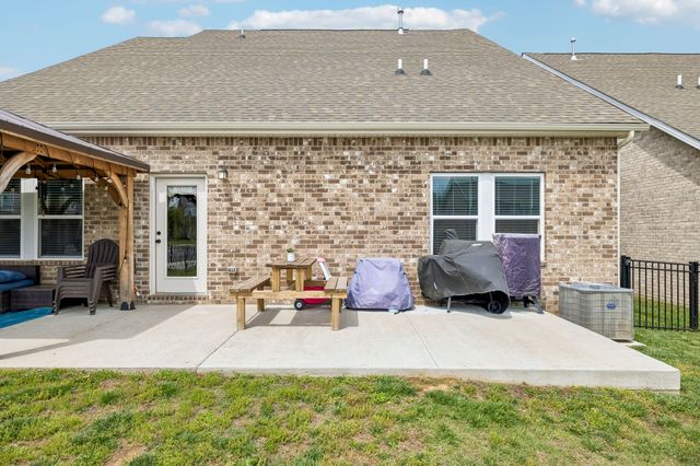 702 Omaha Dr, Gallatin, TN 37066