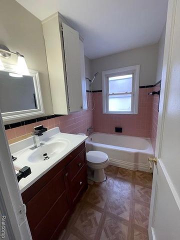 23088 Brittany Avenue, Eastpointe, MI 48021