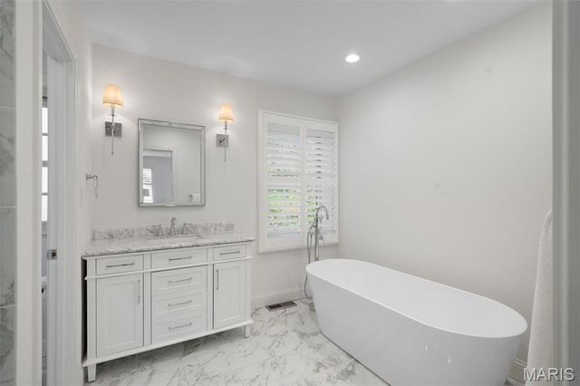 5 Sunny Meade, St Louis, MO 63124