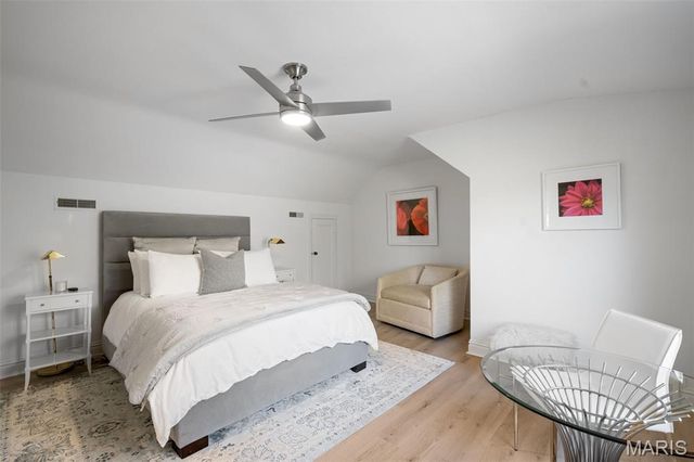 5 Sunny Meade, St Louis, MO 63124