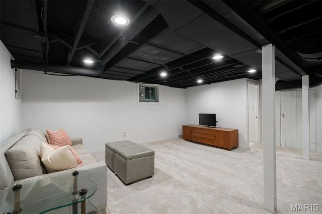 5 Sunny Meade, St Louis, MO 63124