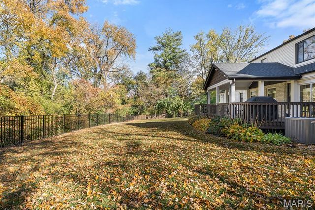 5 Sunny Meade, St Louis, MO 63124