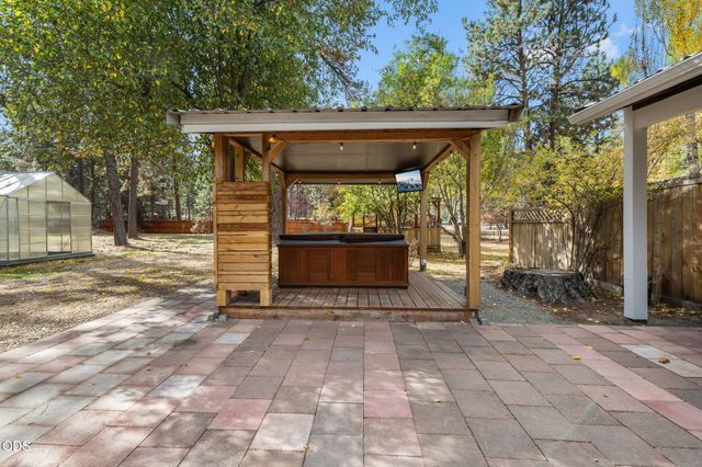 60343 Hiawatha Lane, Bend, OR 97702