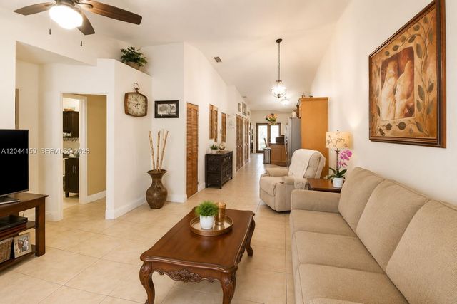 7232 W 29th Way, Hialeah, FL 33018
