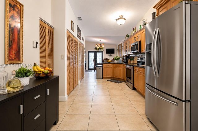 7232 W 29th Way, Hialeah, FL 33018