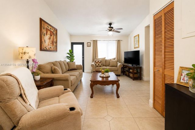 7232 W 29th Way, Hialeah, FL 33018