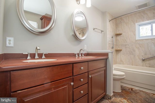 39 STURBRIDGE DR, Wilmington, DE 19810