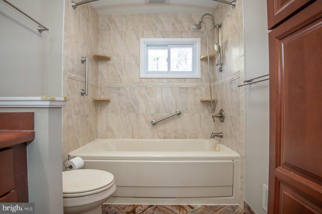 39 STURBRIDGE DR, Wilmington, DE 19810