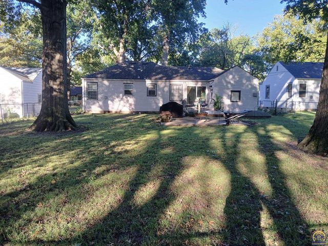 2150 SW Plass AVE, Topeka, KS 66611