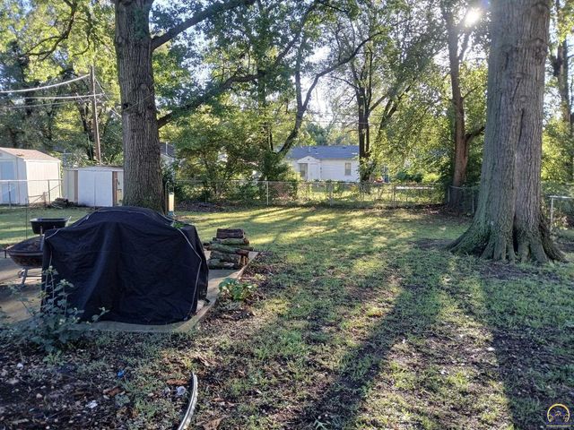 2150 SW Plass AVE, Topeka, KS 66611