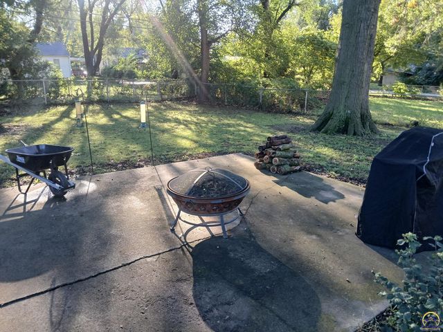 2150 SW Plass AVE, Topeka, KS 66611