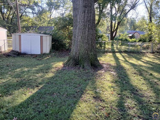 2150 SW Plass AVE, Topeka, KS 66611