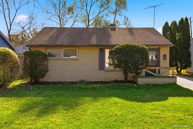 241 W Ann Arbor Avenue, Pontiac, MI 48340