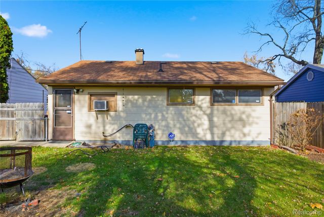 241 W Ann Arbor Avenue, Pontiac, MI 48340